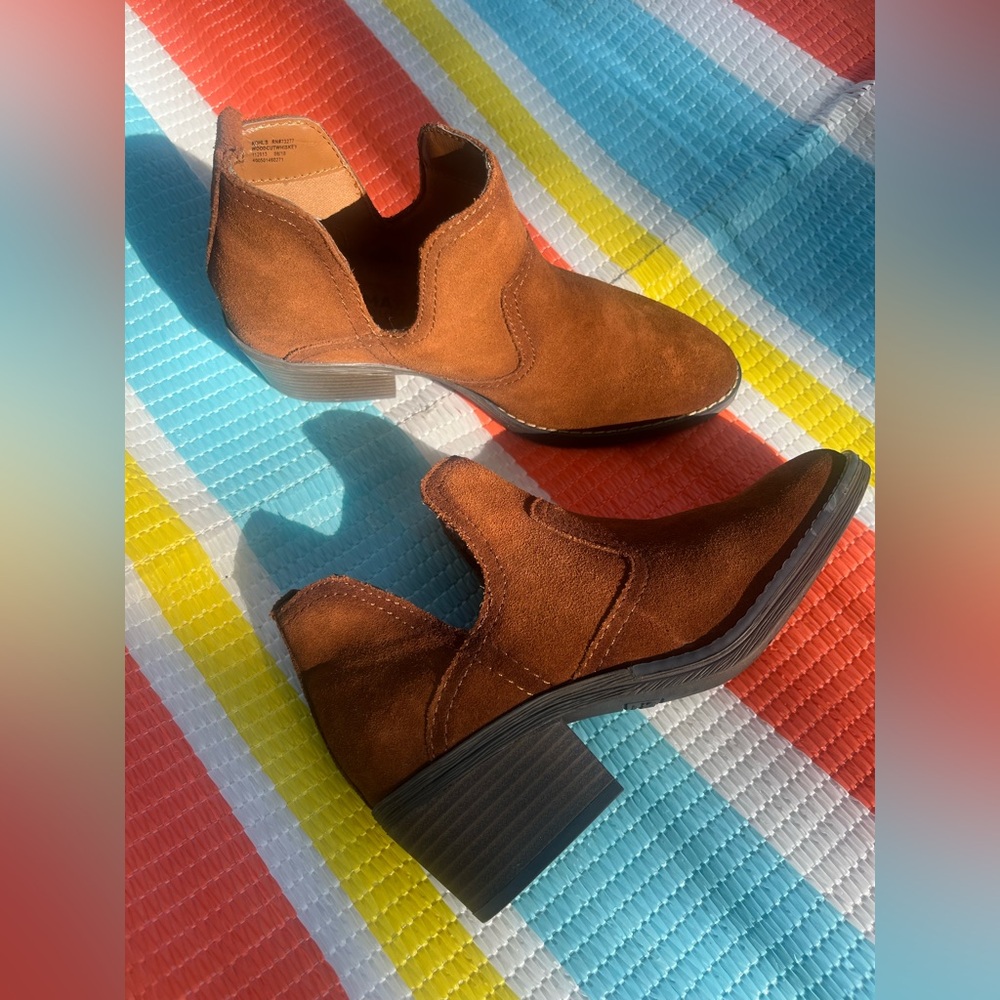 ✨🎉🛍️ NWT- Sonoma Goods For Life Brown Suede Ankle Booties Women’s Size 7.5